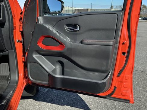 Certified 2025 Nissan Frontier PRO-4X w/ Interior Protection Package image 15