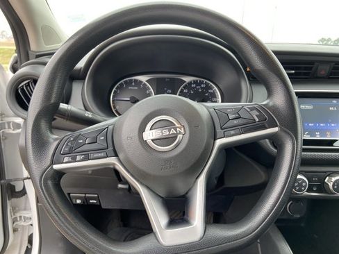 Used 2022 Nissan Kicks S image 34
