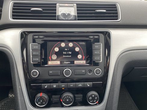 Used 2013 Volkswagen Passat 2.5 SE image 26