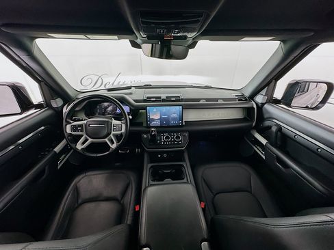 Used 2023 Land Rover Defender 130 SE image 18