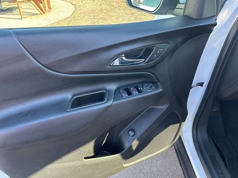 Certified 2018 Chevrolet Equinox LT image 11