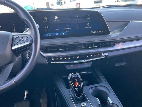 Used 2025 Cadillac XT4 Premium Luxury image 6