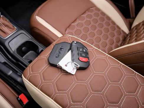 Used 2025 Jeep Wrangler Unlimited Rubicon w/ Technology Group image 86