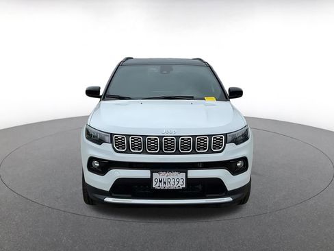 Used 2025 Jeep Compass Limited image 4