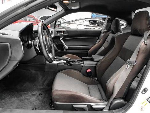 Used 2020 Toyota 86 RWD image 4