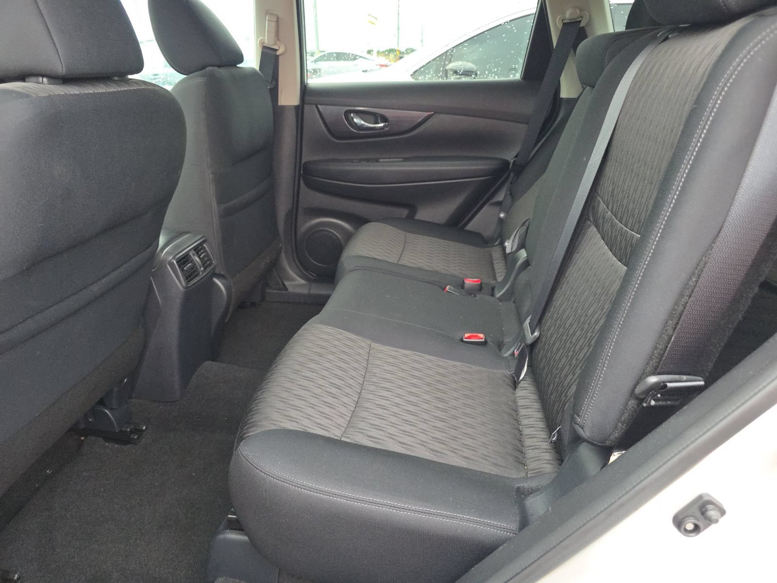 Used 2018 Nissan Rogue SV AWD/4WD image 6