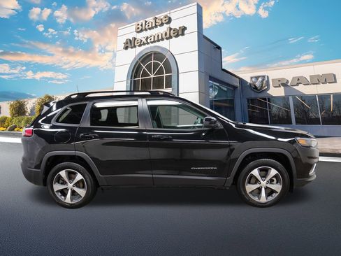 Used 2022 Jeep Cherokee Limited image 2