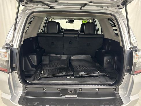 Used 2021 Toyota 4Runner Venture w/ Moonroof Package AWD/4WD image 11