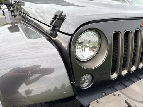 Used 2016 Jeep Wrangler Unlimited Sahara AWD/4WD image 11
