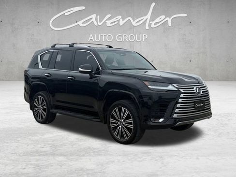 Used 2025 Lexus LX 600 4WD w/ Accessory Package (2T) image 2
