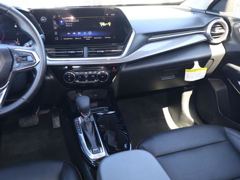 Used 2025 Chevrolet Trax ACTIV w/ Sunroof Package FWD image 11