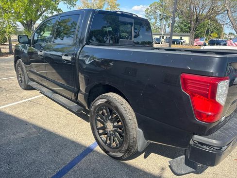 Used 2018 Nissan Titan SV w/ SV Convenience Package RWD image 6