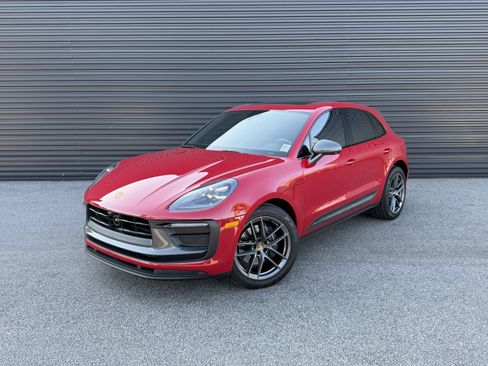 Certified 2025 Porsche Macan image 1