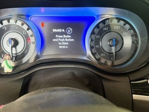 Used 2022 Chrysler 300 S RWD image 3