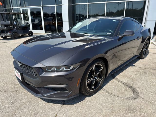 Used 2024 Ford Mustang Coupe RWD image 3