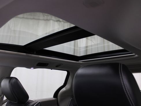 Used 2023 Chrysler Pacifica Limited image 25