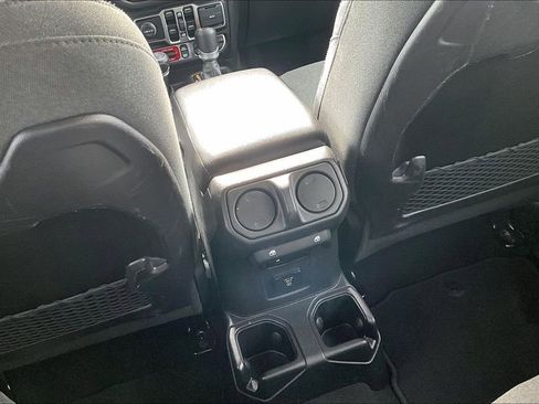 Used 2025 Jeep Wrangler Unlimited Rubicon AWD/4WD image 33
