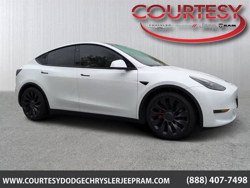 Used 2022 Tesla Model Y Performance AWD/4WD image 1