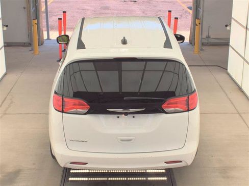 Used 2024 Chrysler Voyager LX FWD image 5