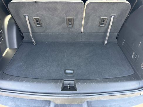 Used 2023 Chevrolet Traverse LS FWD image 28
