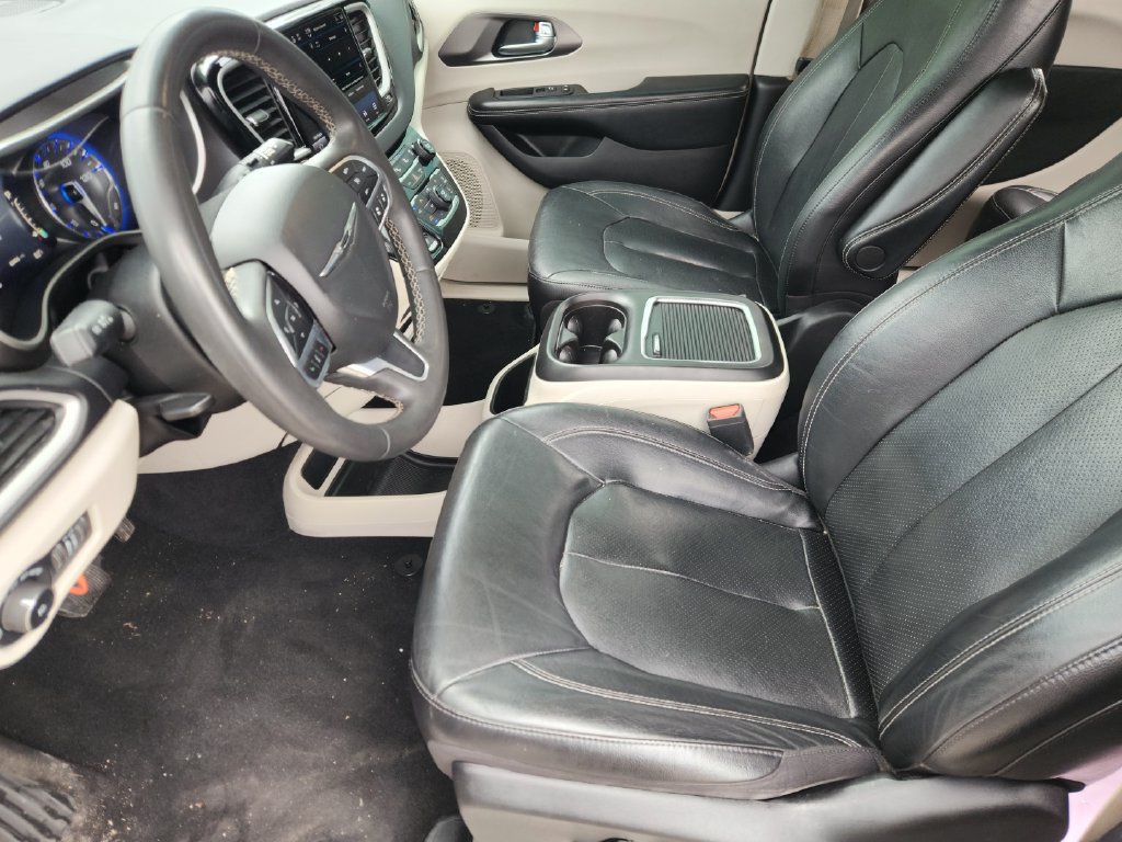 Used 2022 Chrysler Pacifica Touring-L FWD image 9