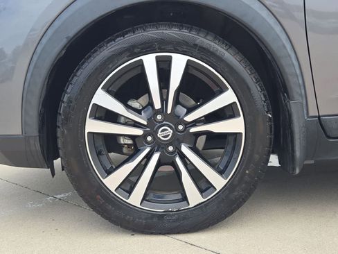 Used 2020 Nissan Kicks SR w/ SR Premium Package FWD image 13