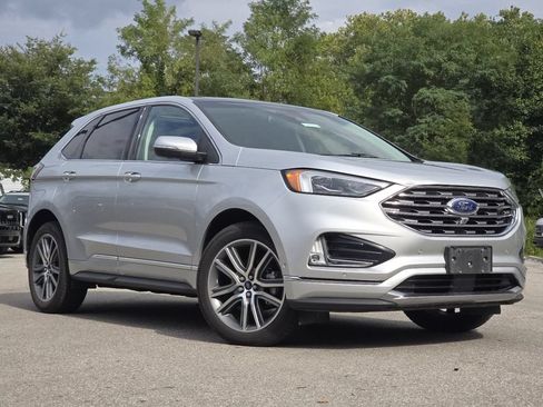 Used 2019 Ford Edge Titanium w/ Equipment Group 301A FWD image 2