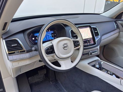 Used 2023 Volvo XC90 B6 Plus image 13