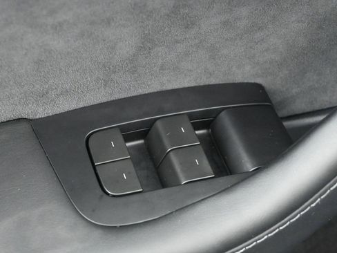 Used 2024 Tesla Model Y Long Range image 8