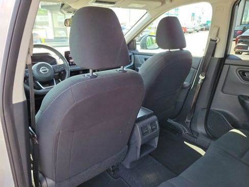 Used 2024 Nissan Rogue S AWD/4WD image 16