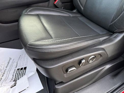 Used 2023 GMC Yukon XL Denali AWD/4WD image 19