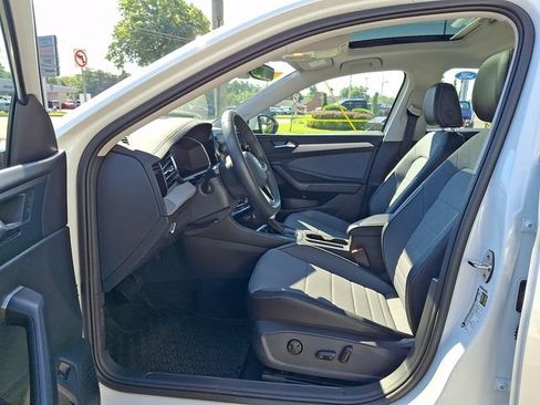 Used 2026 Volkswagen Jetta SE FWD image 13