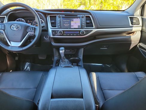 Used 2018 Toyota Highlander Limited image 14