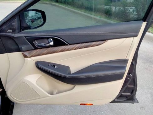 Used 2017 Nissan Maxima Platinum w/ Medallion Package FWD image 19