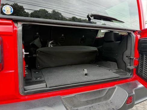 Used 2025 Jeep Wrangler Unlimited Sahara AWD/4WD image 28