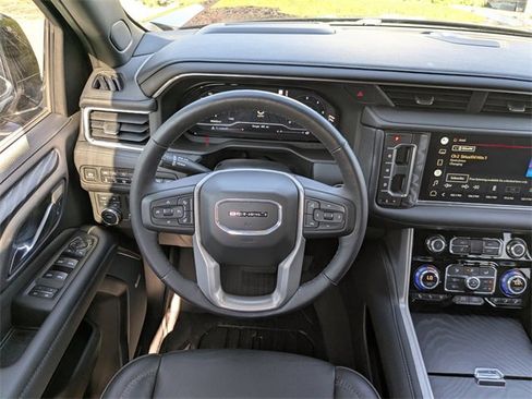Used 2022 GMC Yukon Denali image 18