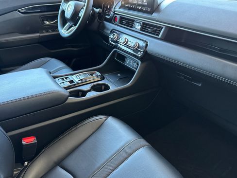 Used 2025 Honda Pilot Touring image 33