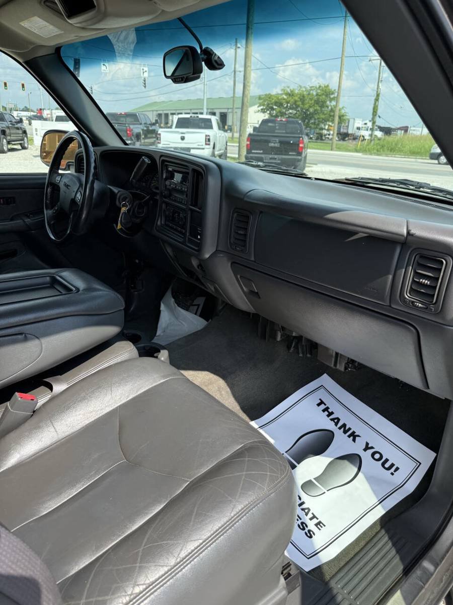 Used 2003 GMC Sierra 2500 SLT w/ SLT Preferred Equipment Group AWD/4WD image 14