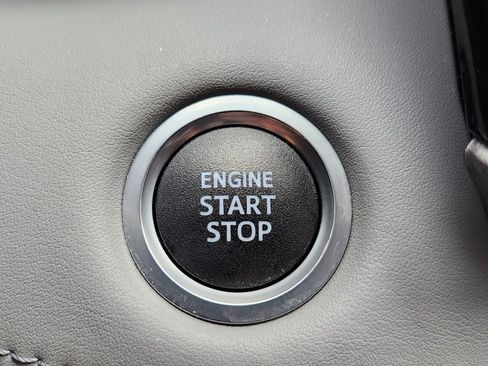 Used 2021 Toyota Highlander LE image 32