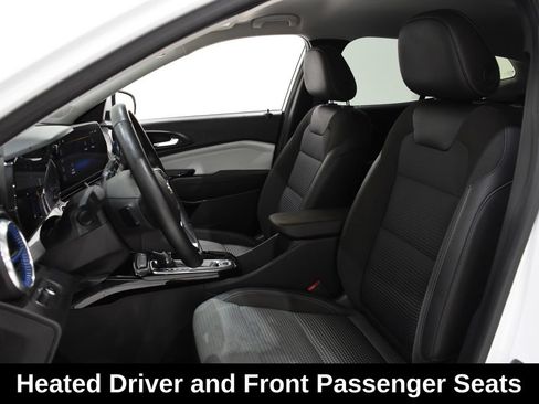 Used 2025 Chevrolet Trax LT w/ LT Convenience Package FWD image 25