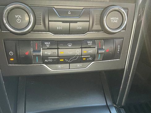 Used 2018 Ford Explorer XLT w/ XLT Technology Feature Bundle image 15