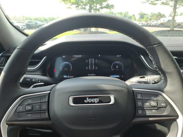 Certified 2024 Jeep Grand Cherokee Limited w/ Black Appearance Package AWD/4WD image 19