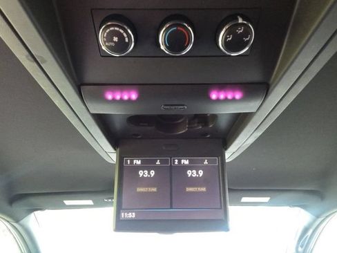 Used 2015 Chrysler Town & Country S FWD image 19