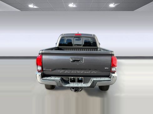 Used 2018 Toyota Tacoma SR5 image 8