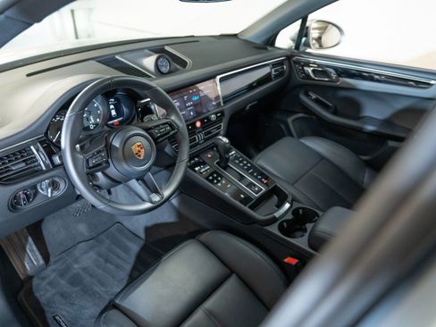 Certified 2026 Porsche Macan AWD/4WD image 4
