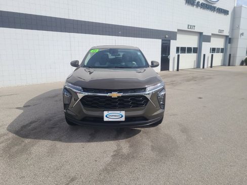 Used 2024 Chevrolet Trax LS w/ LS Convenience Package FWD image 9