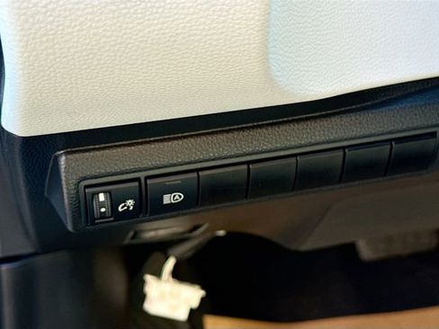 Used 2021 Toyota Corolla SE w/ Carpet Mat Package (TMS) image 11