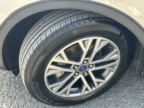 Used 2022 Ford Escape SEL image 36