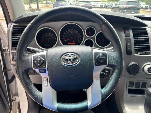 Used 2016 Toyota Sequoia SR5 RWD image 17