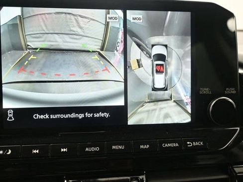 Used 2025 Nissan Pathfinder SL AWD/4WD image 31